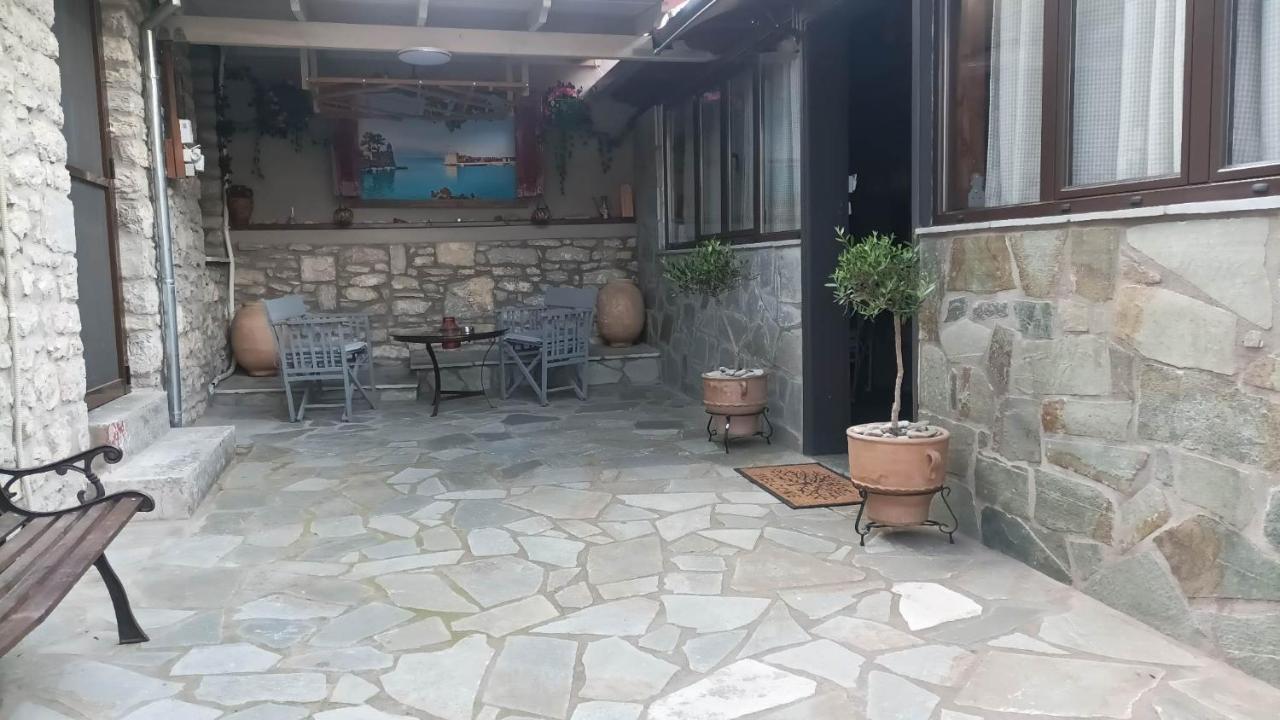 Appartement Αυθεντικό Πετρινο Στην Ναύπακτο à Nafpaktos Extérieur photo