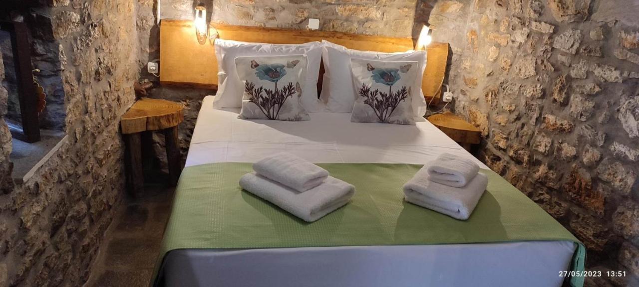 Appartement Αυθεντικό Πετρινο Στην Ναύπακτο à Nafpaktos Extérieur photo