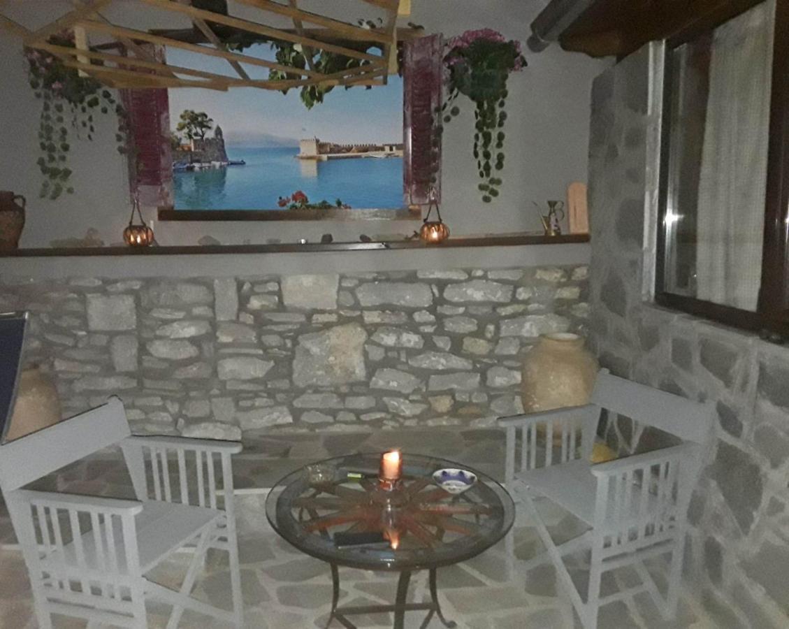 Appartement Αυθεντικό Πετρινο Στην Ναύπακτο à Nafpaktos Extérieur photo