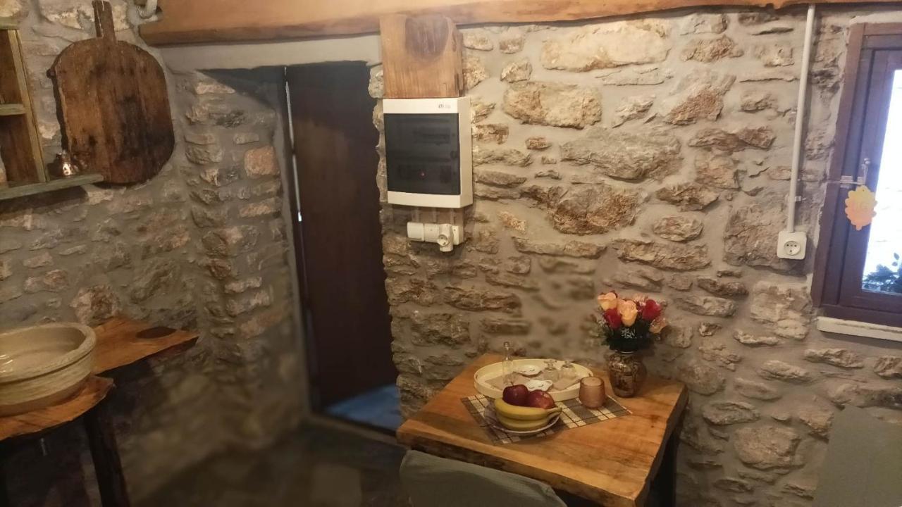 Appartement Αυθεντικό Πετρινο Στην Ναύπακτο à Nafpaktos Extérieur photo