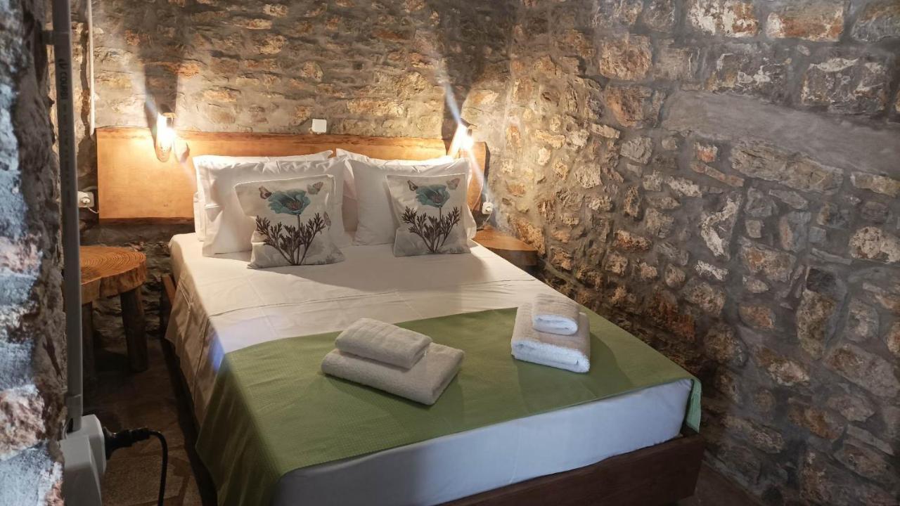 Appartement Αυθεντικό Πετρινο Στην Ναύπακτο à Nafpaktos Extérieur photo