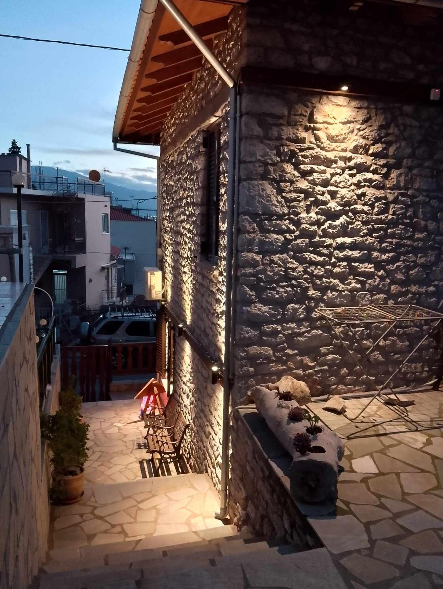 Appartement Αυθεντικό Πετρινο Στην Ναύπακτο à Nafpaktos Chambre photo
