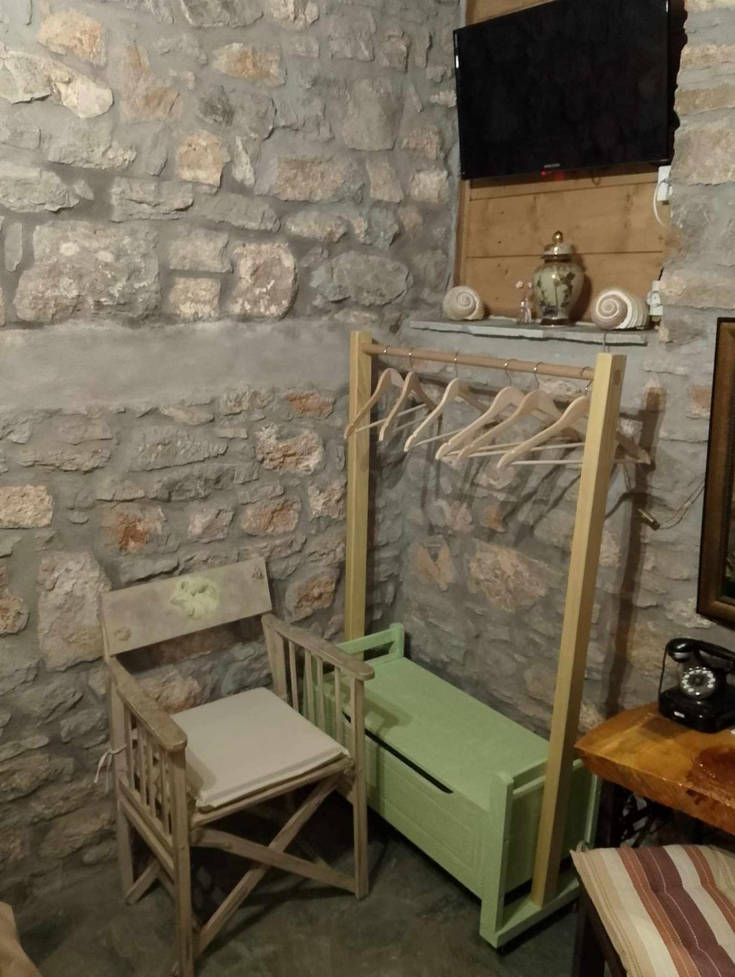 Appartement Αυθεντικό Πετρινο Στην Ναύπακτο à Nafpaktos Chambre photo