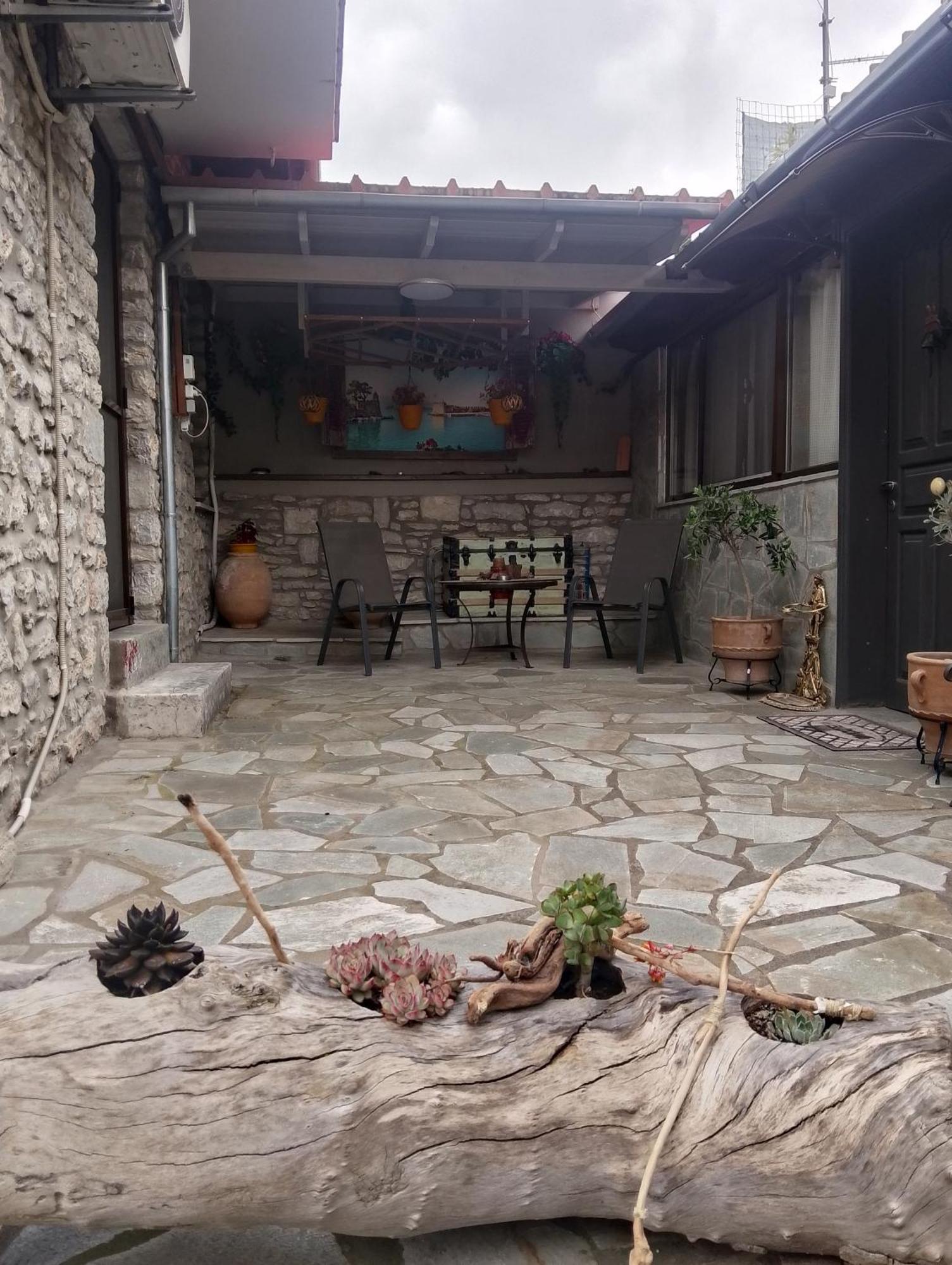 Appartement Αυθεντικό Πετρινο Στην Ναύπακτο à Nafpaktos Extérieur photo